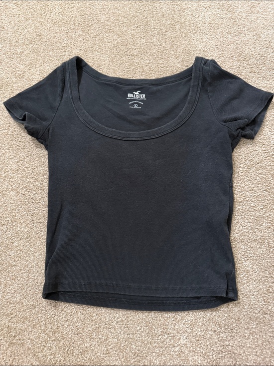Hollister Tops - Hollister scoop neck top